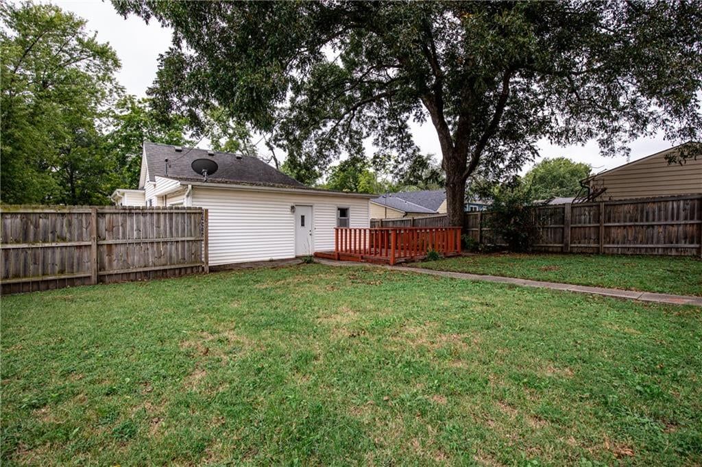 210 E Shawnee Street — photo 27