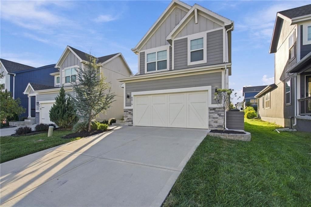 8819 SW 9th Street, Blue Springs, MO: listing photo 2