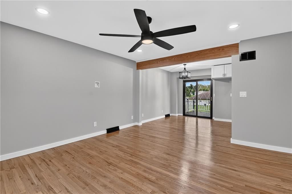 605 NE Ash Street — photo 12