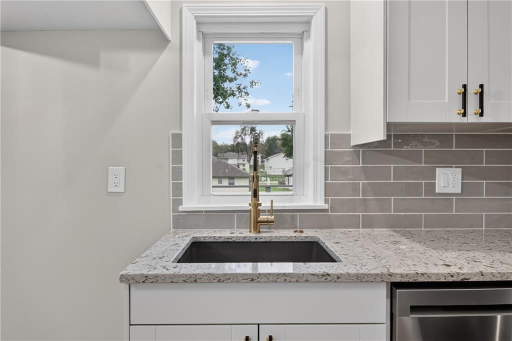 605 NE Ash Street — photo 18