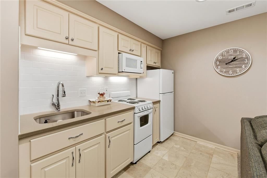 2633 Kensington Place — photo 31
