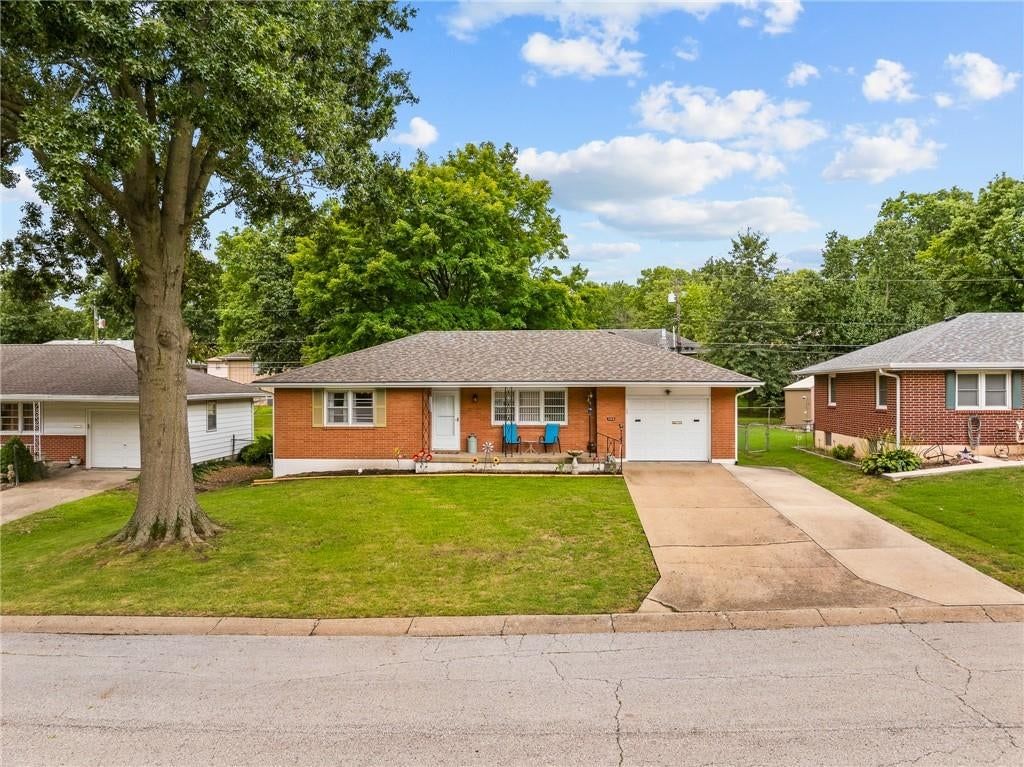 13213 E 44th Street S, Independence, MO: listing photo 3