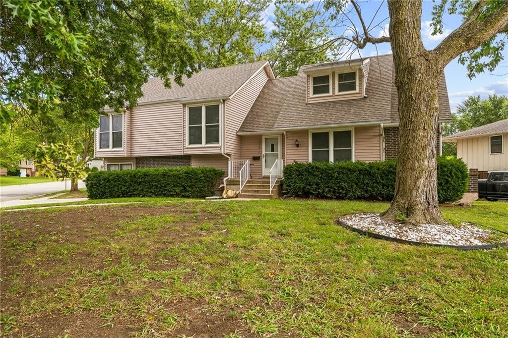 3712 SW Christiansen Drive — photo 1