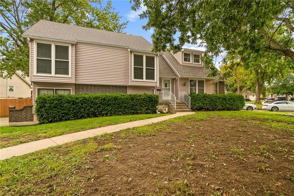 3712 SW Christiansen Drive — photo 2
