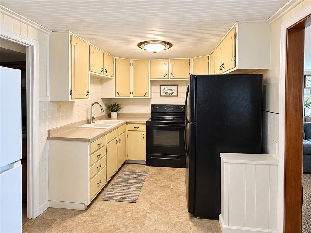 406 Devon Street, Independence, MO: listing photo 2