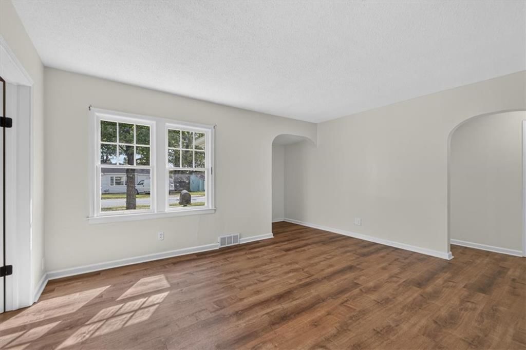 708 W South Street — photo 8
