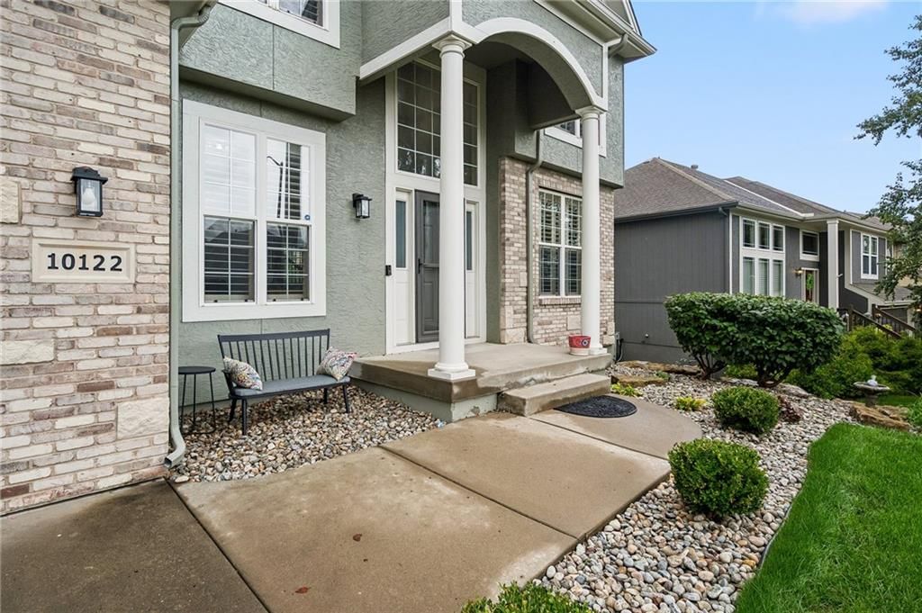 10122 N Lane Drive, Kansas City, MO: listing photo 3