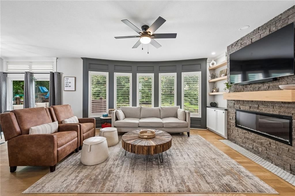 10122 N Lane Drive, Kansas City, MO