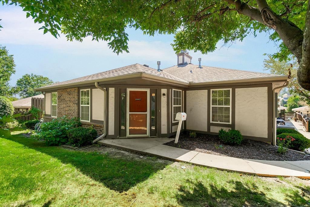 304 E Hansen Court, Independence, MO: listing photo 2
