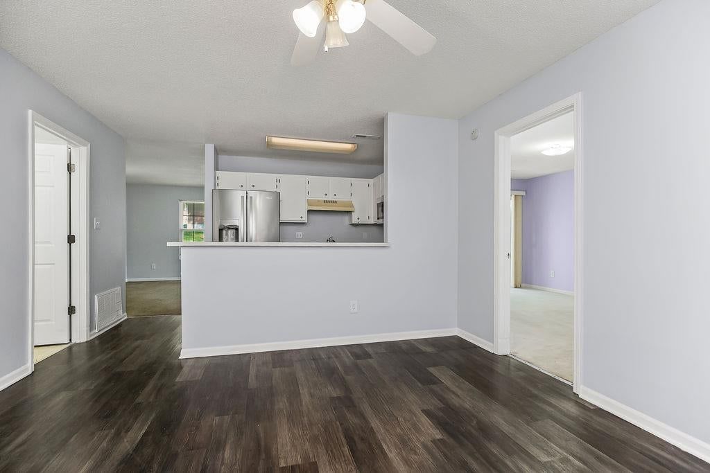 Photo 7 of 21 - 304 E Hansen Court, Independence, MO 64055