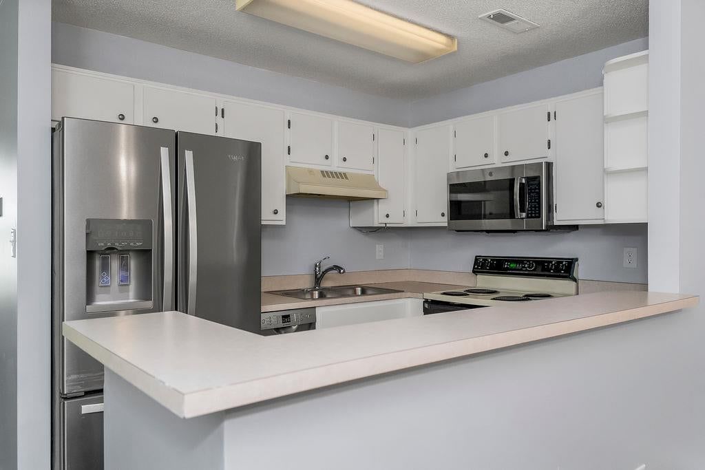 Photo 8 of 21 - 304 E Hansen Court, Independence, MO 64055