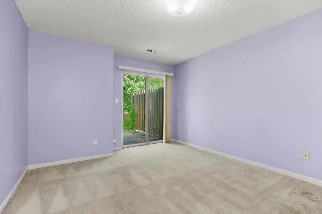 Photo 9 of 21 - 304 E Hansen Court, Independence, MO 64055