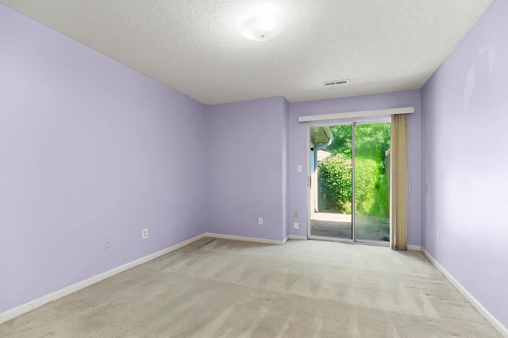 Photo 10 of 21 - 304 E Hansen Court, Independence, MO 64055