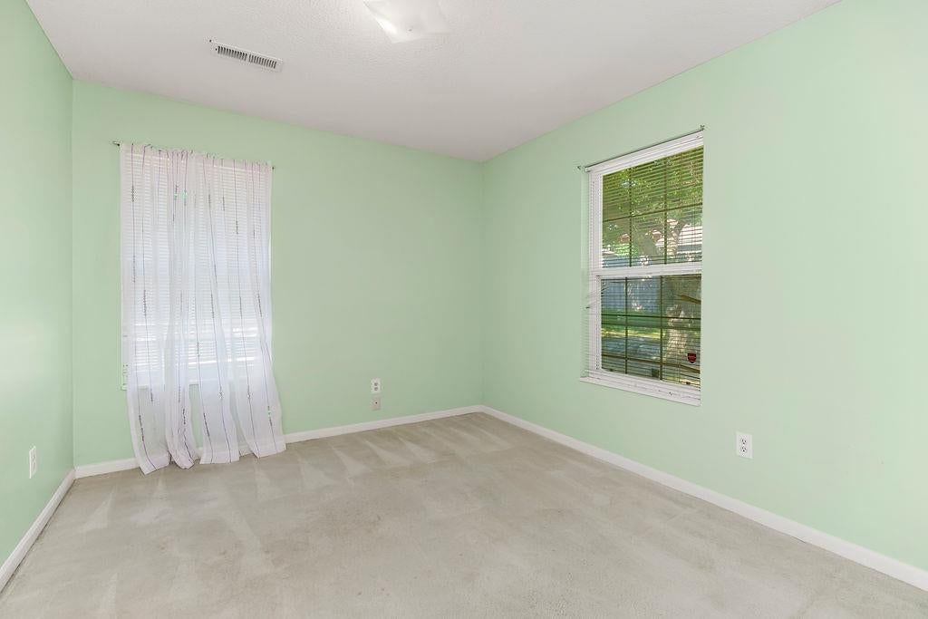 Photo 14 of 21 - 304 E Hansen Court, Independence, MO 64055