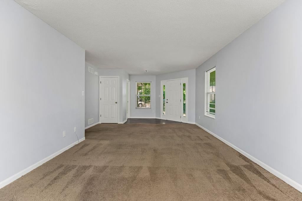 Photo 17 of 21 - 304 E Hansen Court, Independence, MO 64055