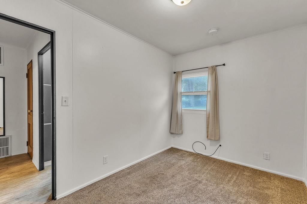 1909 S 22nd Street — photo 14