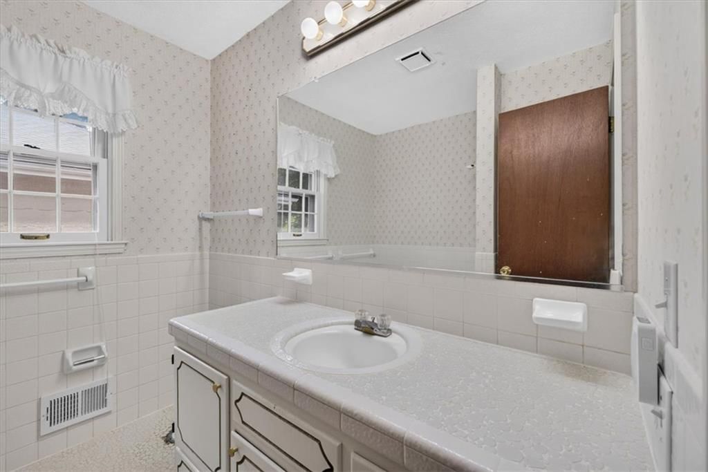 808 NW 10th Street — photo 31