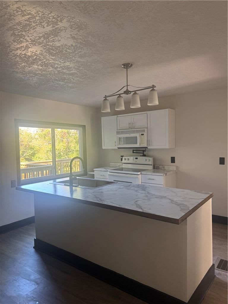 Photo 14 of 27 - 547 Orchard Place, Excelsior Springs, MO 64024