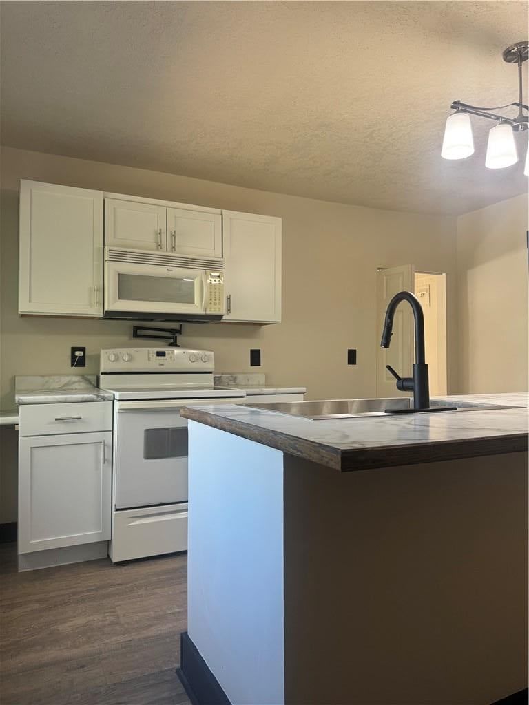Photo 6 of 27 - 547 Orchard Place, Excelsior Springs, MO 64024