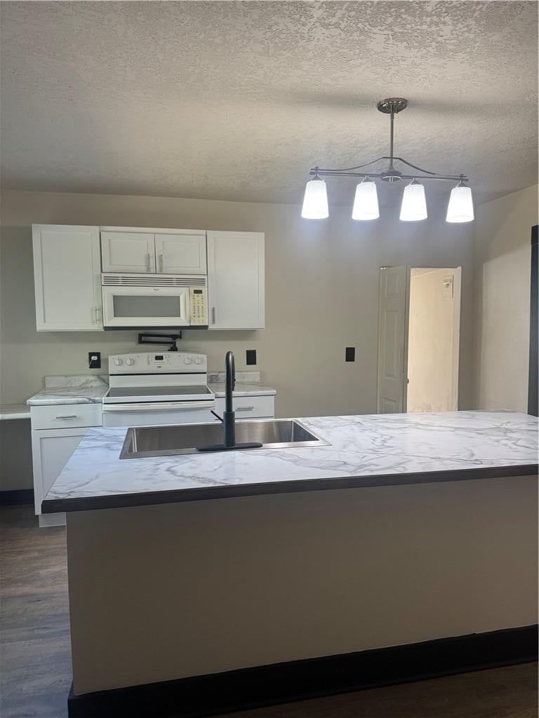 Photo 7 of 27 - 547 Orchard Place, Excelsior Springs, MO 64024