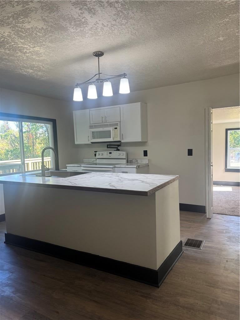 Photo 13 of 27 - 547 Orchard Place, Excelsior Springs, MO 64024