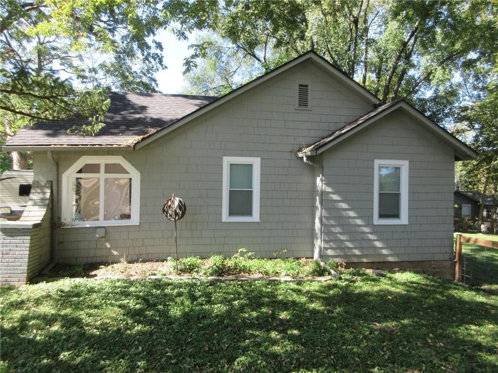 428 E Gudgell Avenue, Independence, MO: listing photo 2