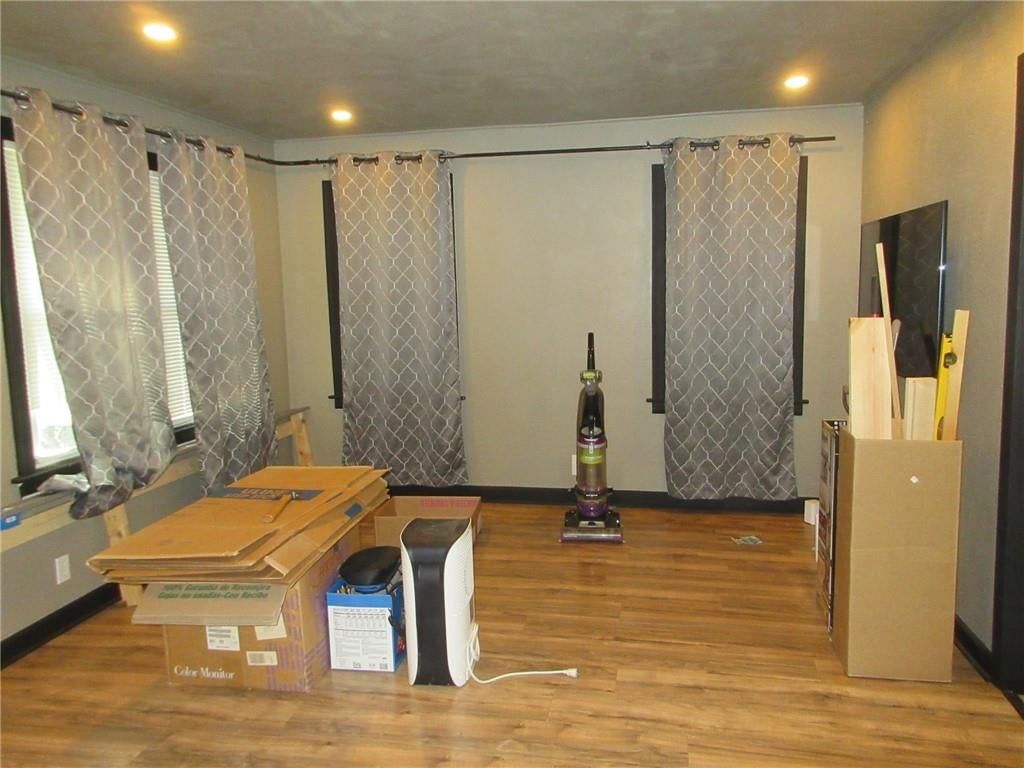 Recessed lighting at 428 E Gudgell Avenue, Independence, MO 64055