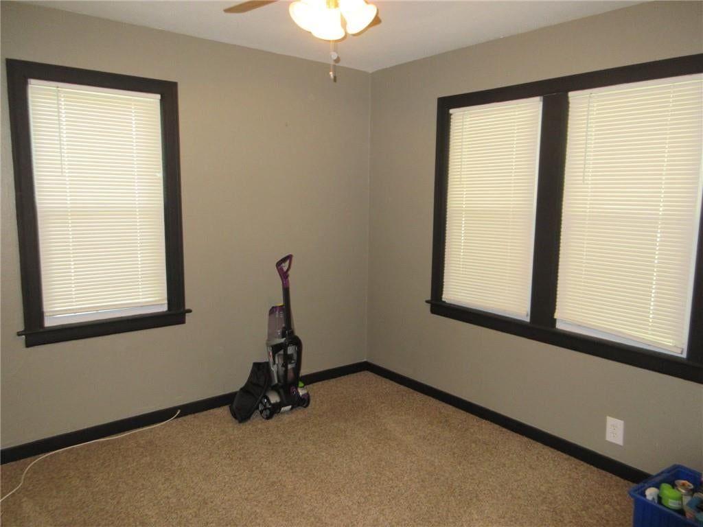 Carpet at 428 E Gudgell Avenue, Independence, MO 64055