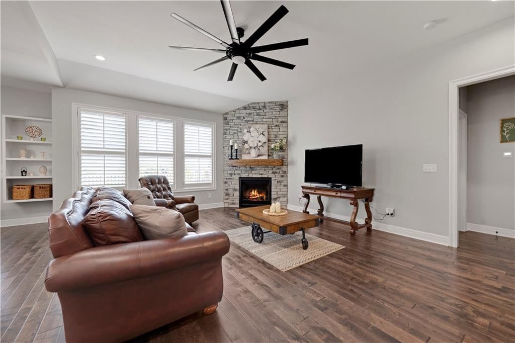 Photo 7 of 40 - 8311 Pickering Street, Lenexa, KS 66227