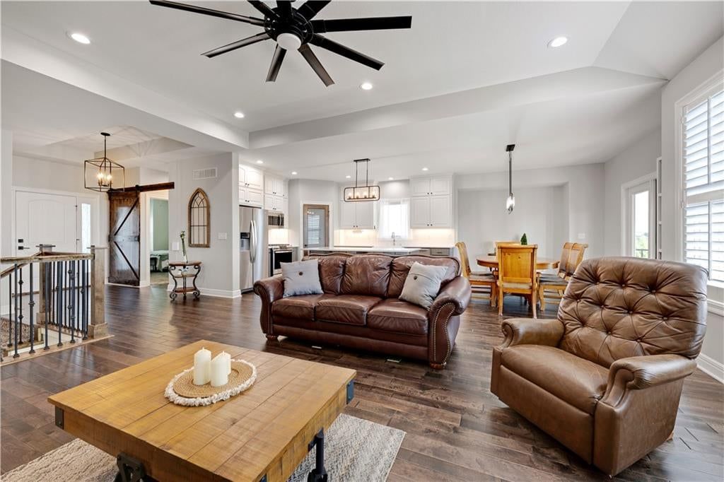 Photo 9 of 40 - 8311 Pickering Street, Lenexa, KS 66227