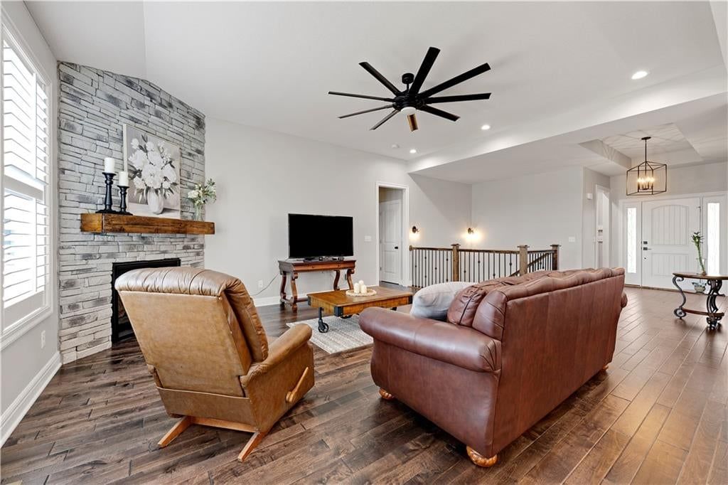 Photo 10 of 40 - 8311 Pickering Street, Lenexa, KS 66227