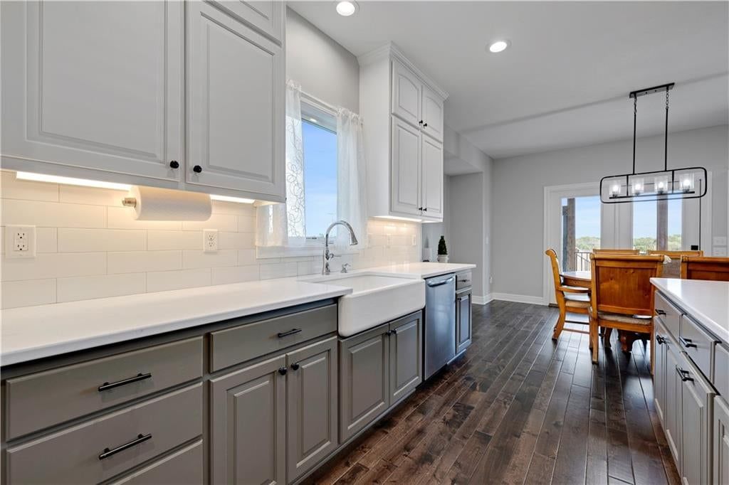 Photo 16 of 40 - 8311 Pickering Street, Lenexa, KS 66227