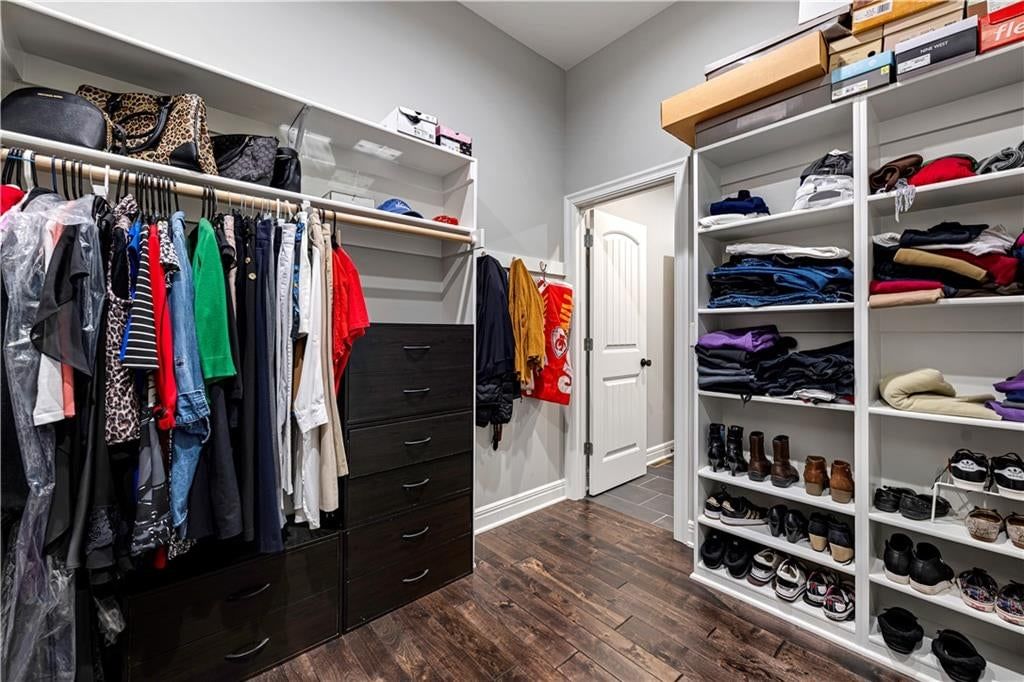 Photo 23 of 40 - 8311 Pickering Street, Lenexa, KS 66227