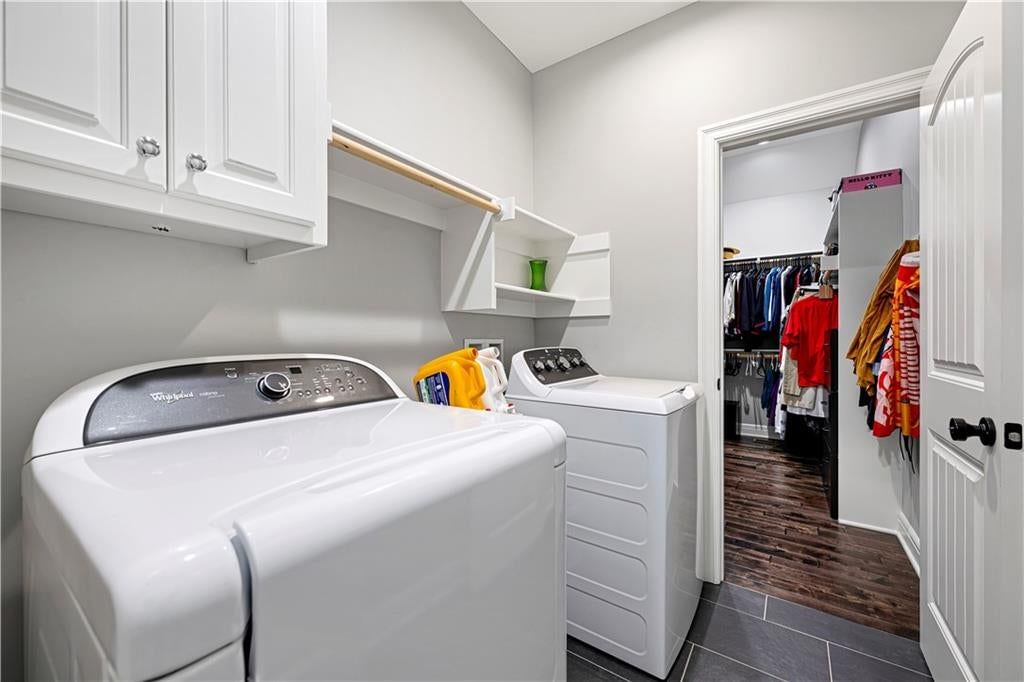 Photo 25 of 40 - 8311 Pickering Street, Lenexa, KS 66227