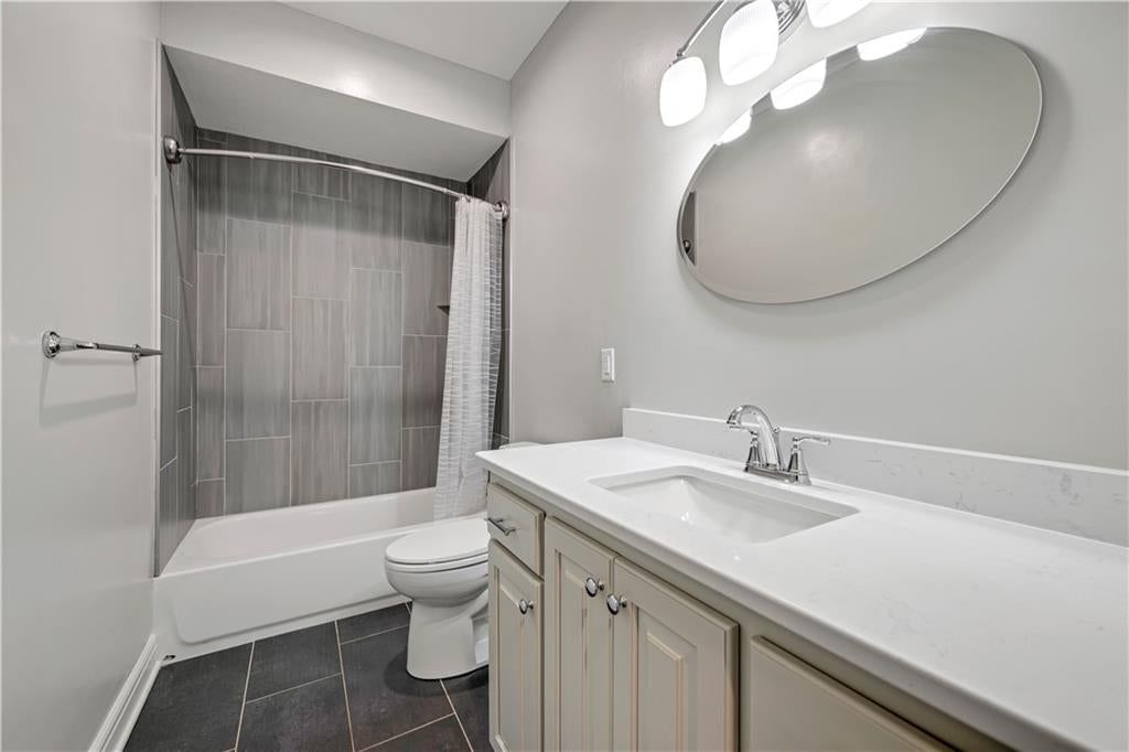 Photo 28 of 40 - 8311 Pickering Street, Lenexa, KS 66227