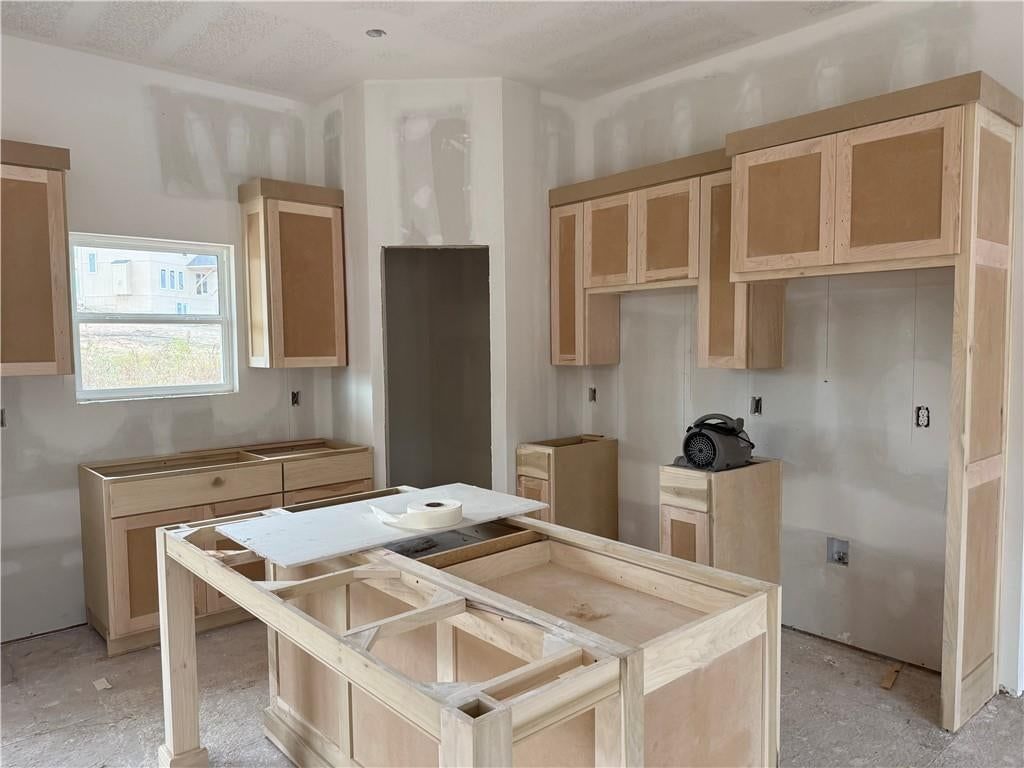 2121 Deerfield Terrace, Liberty, MO: listing photo 3