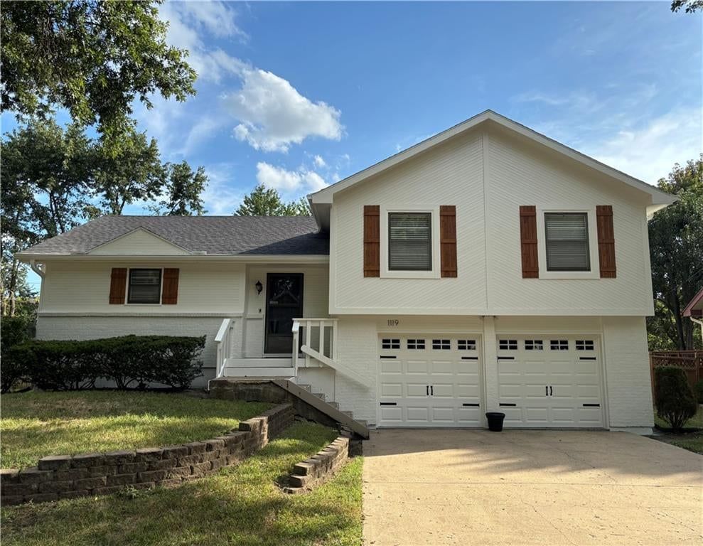 1119 E Northview Street — photo 1
