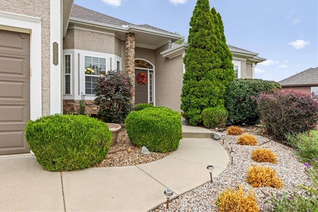 23716 W 52nd Terrace, Shawnee, KS: listing photo 3