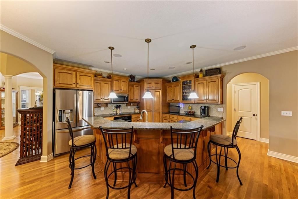 Photo 12 of 44 - 23716 W 52nd Terrace, Shawnee, KS 66226