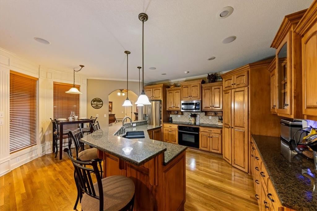 Photo 13 of 44 - 23716 W 52nd Terrace, Shawnee, KS 66226