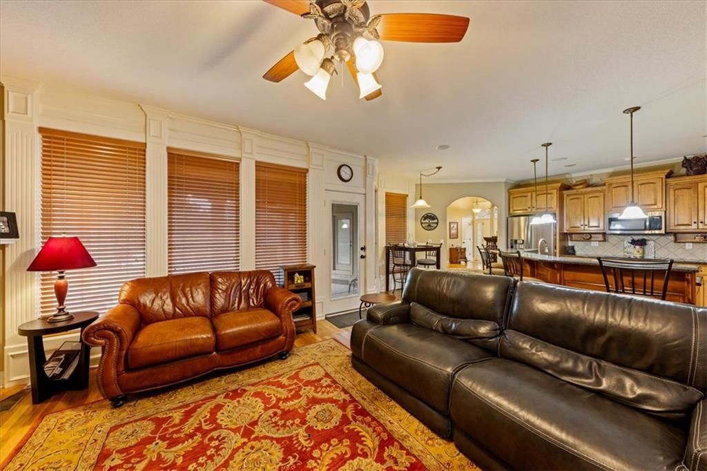Photo 17 of 44 - 23716 W 52nd Terrace, Shawnee, KS 66226