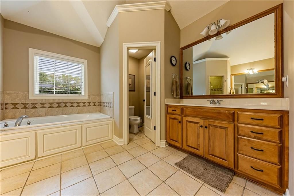 Photo 24 of 44 - 23716 W 52nd Terrace, Shawnee, KS 66226
