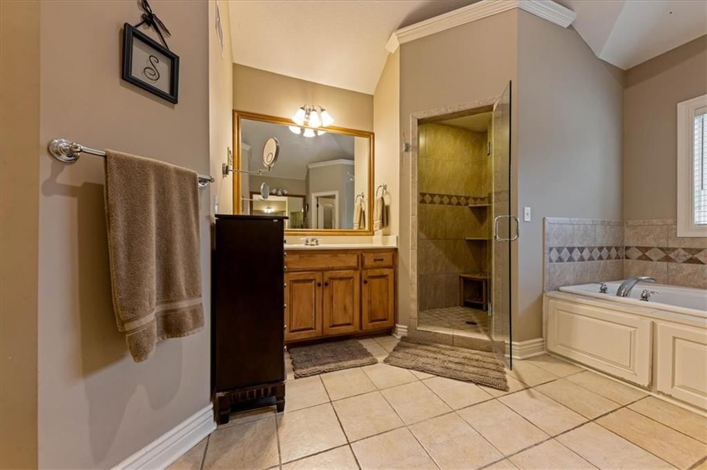 Photo 25 of 44 - 23716 W 52nd Terrace, Shawnee, KS 66226