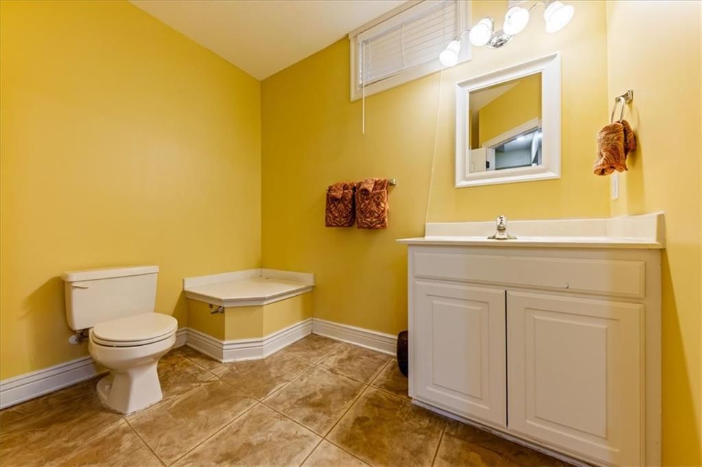 Photo 39 of 44 - 23716 W 52nd Terrace, Shawnee, KS 66226