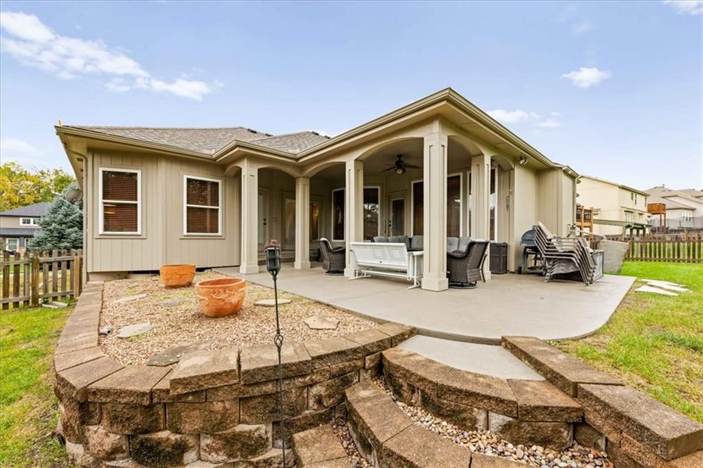 Photo 41 of 44 - 23716 W 52nd Terrace, Shawnee, KS 66226
