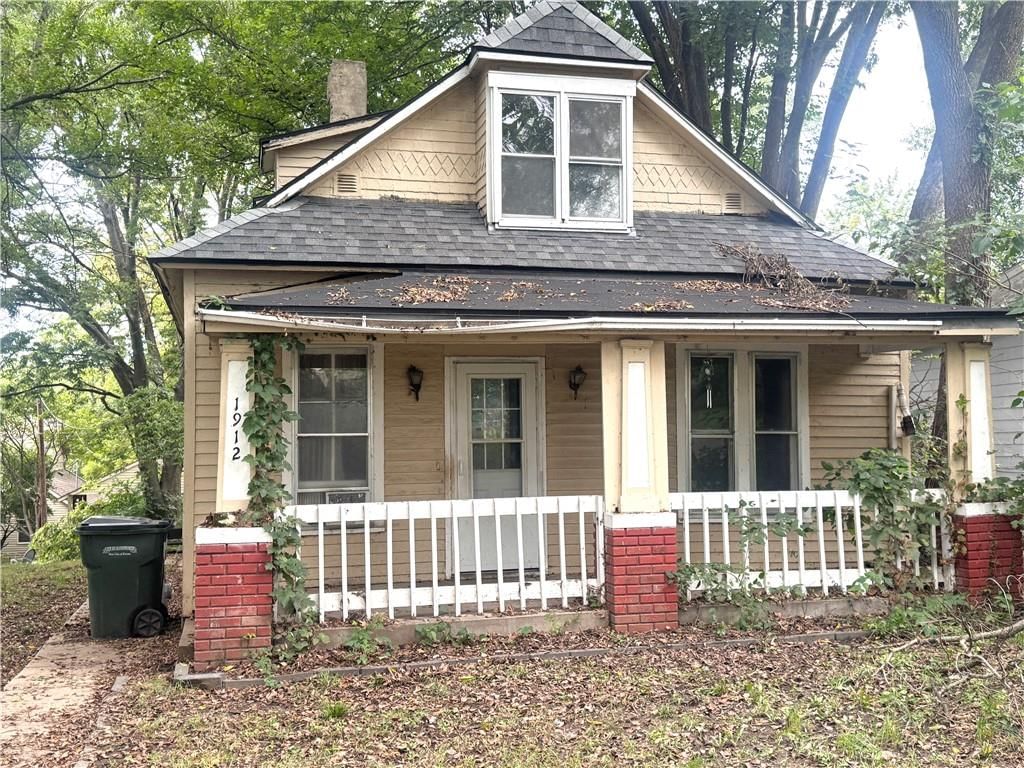 1912 Montezuma Street — photo 1