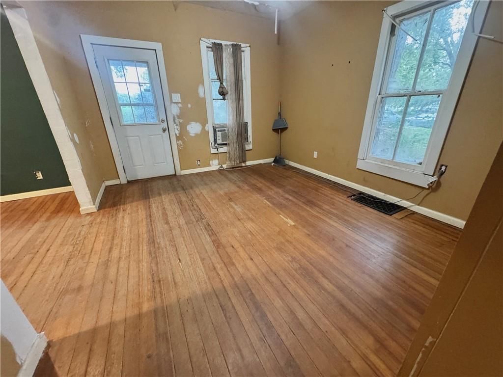 1912 Montezuma Street — photo 4