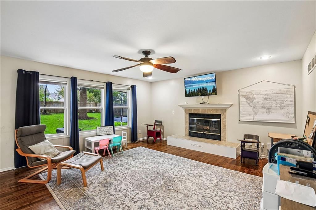 15906 Harold Drive, Belton, MO: listing photo 3