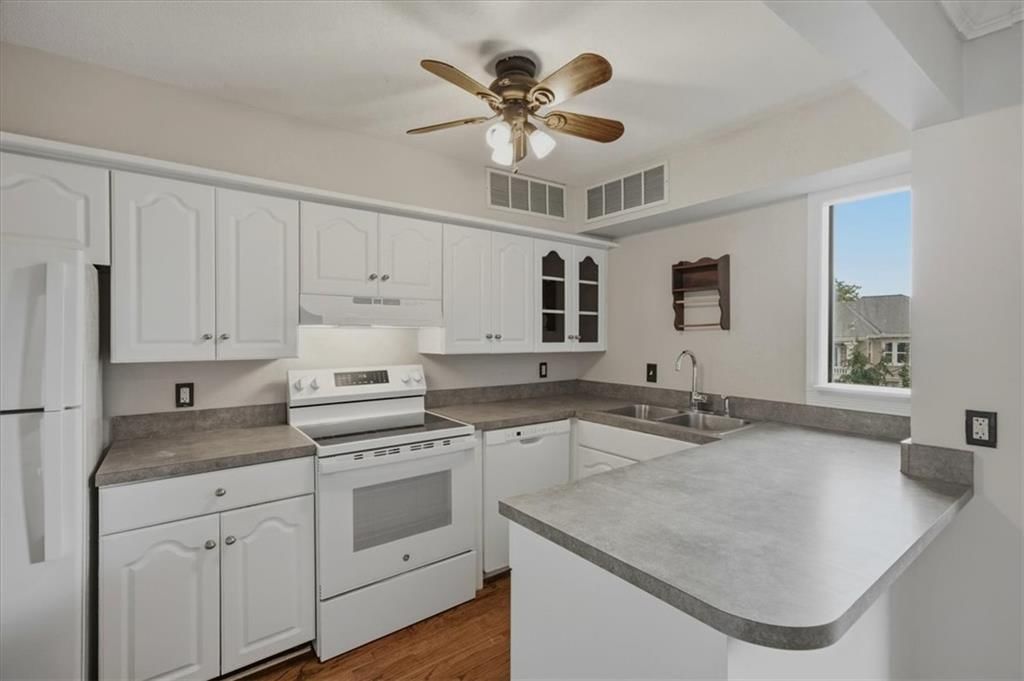 4056 Warwick Boulevard — photo 17