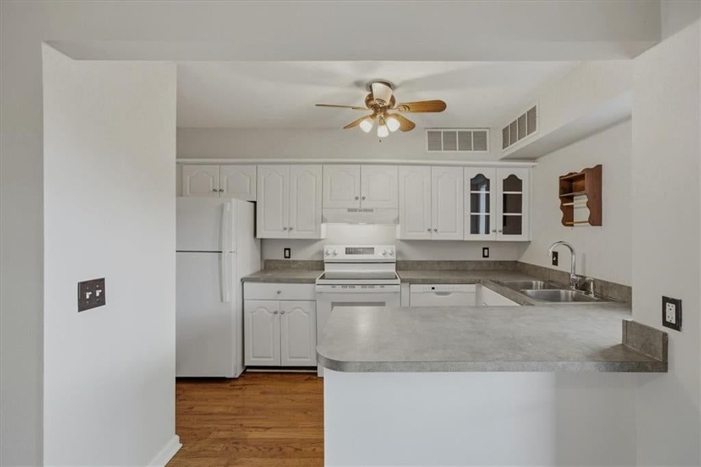 4056 Warwick Boulevard — photo 18